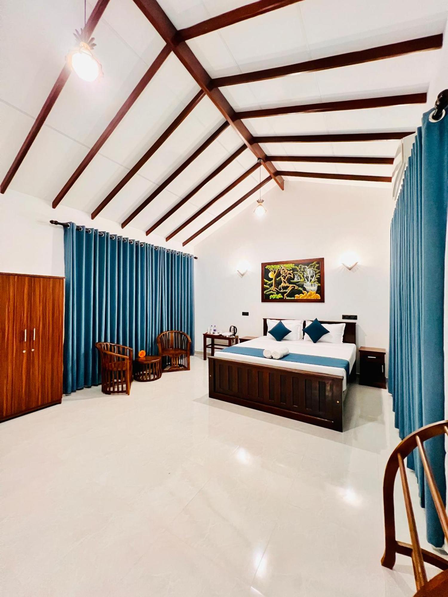 Ocean Front Villa Hikkaduwa Exterior photo