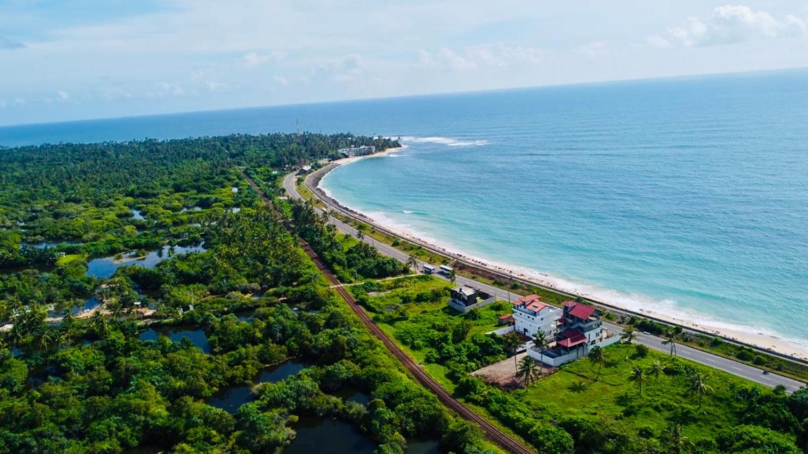 Ocean Front Villa Hikkaduwa Exterior photo