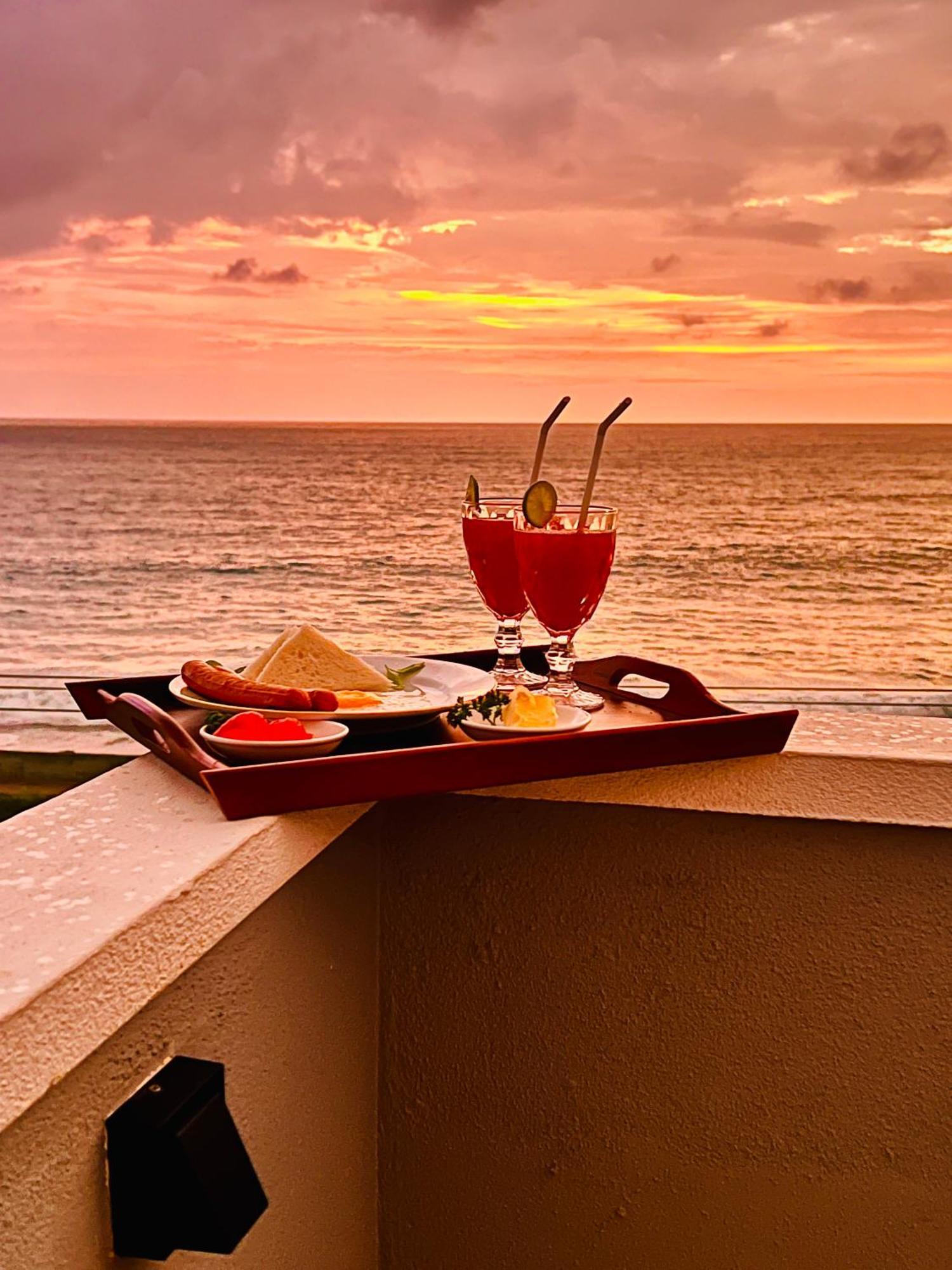 Ocean Front Villa Hikkaduwa Exterior photo